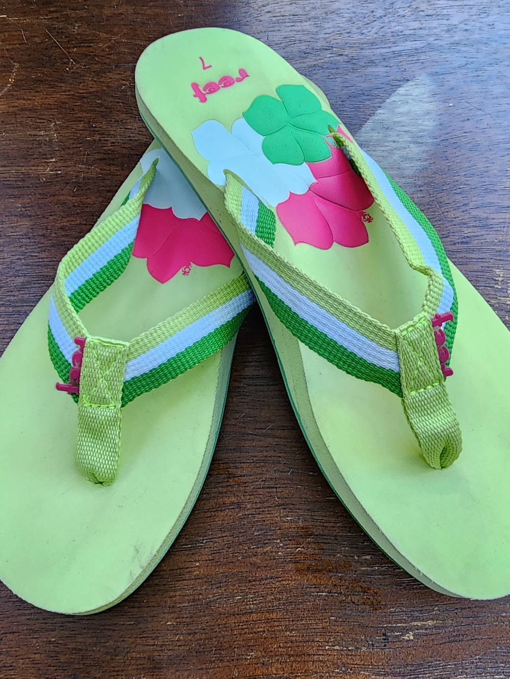 Reef Tropical Floral Flip Flop Sandals Lime Green Size 7